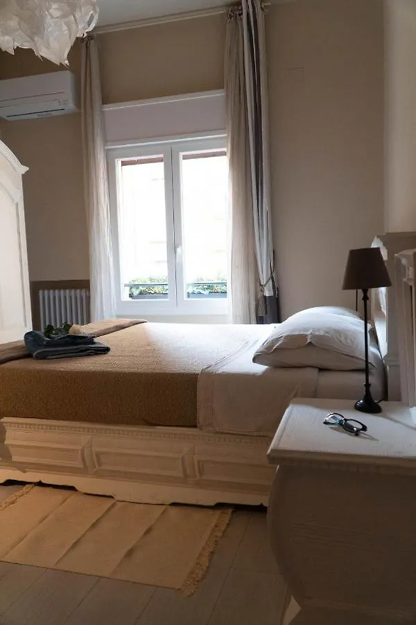 Beauty Case Intimate, Quiet And Central Apartment Bologna Italy