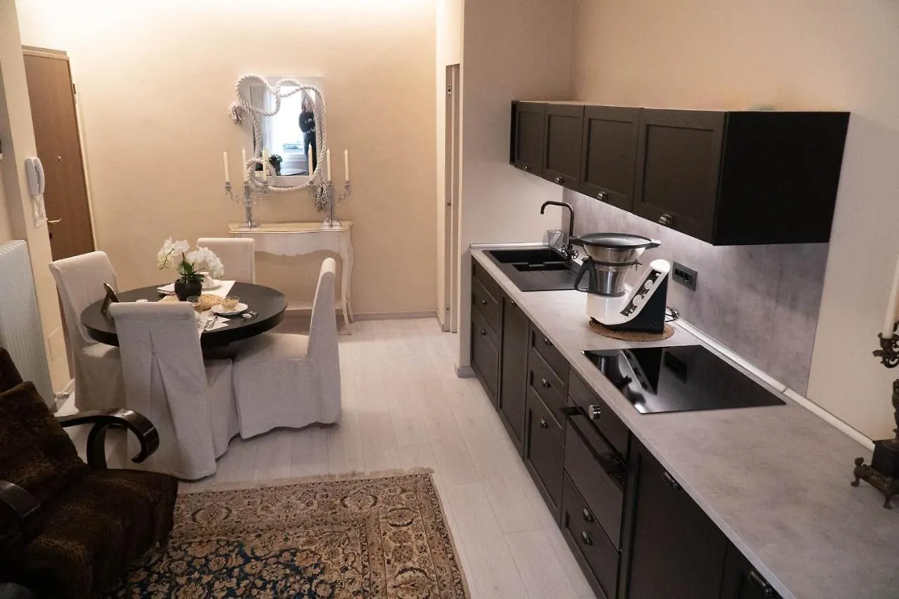 Beauty Case Intimate, Quiet And Central Apartment Bologna Italy